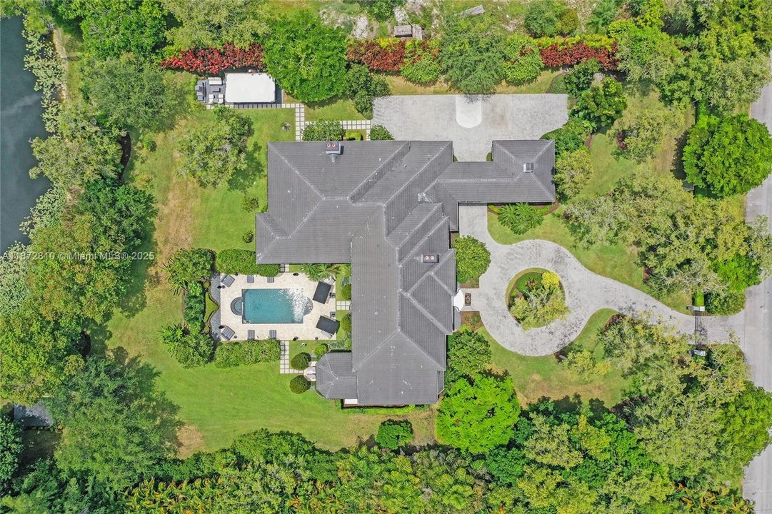 最近售出: $5,995,000 (7 贝兹, 4 浴室, 7302 平方英尺)