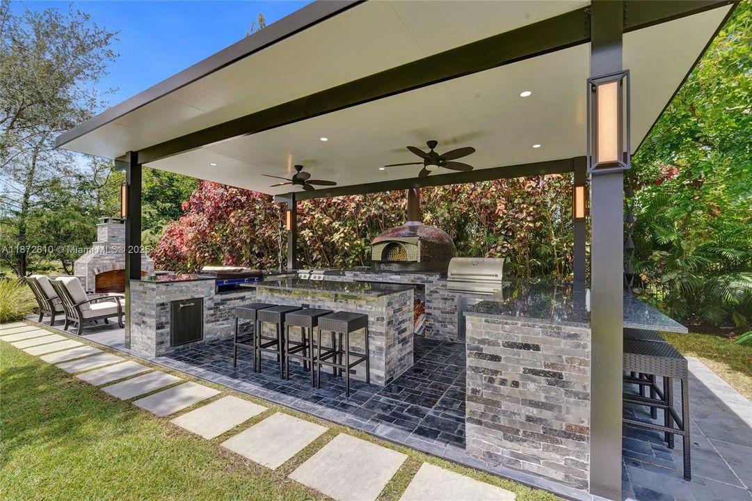 最近售出: $5,995,000 (7 贝兹, 4 浴室, 7302 平方英尺)