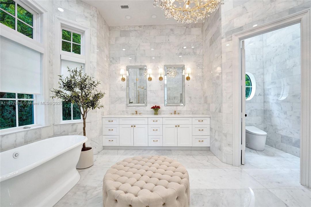 最近售出: $5,995,000 (7 贝兹, 4 浴室, 7302 平方英尺)