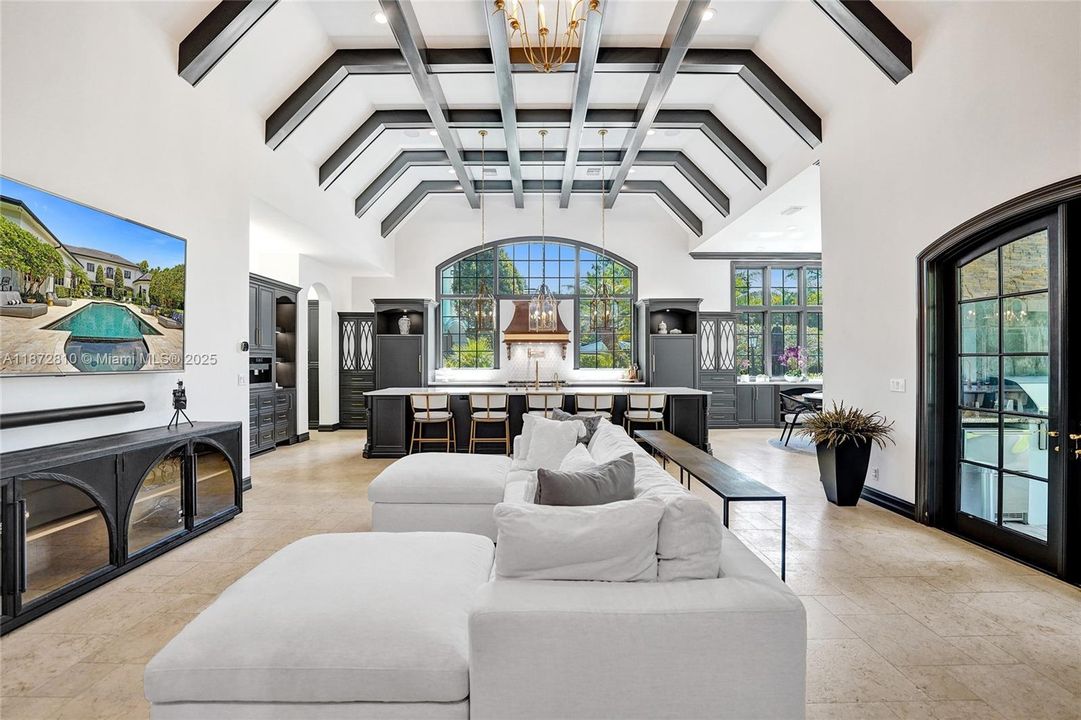 最近售出: $5,995,000 (7 贝兹, 4 浴室, 7302 平方英尺)