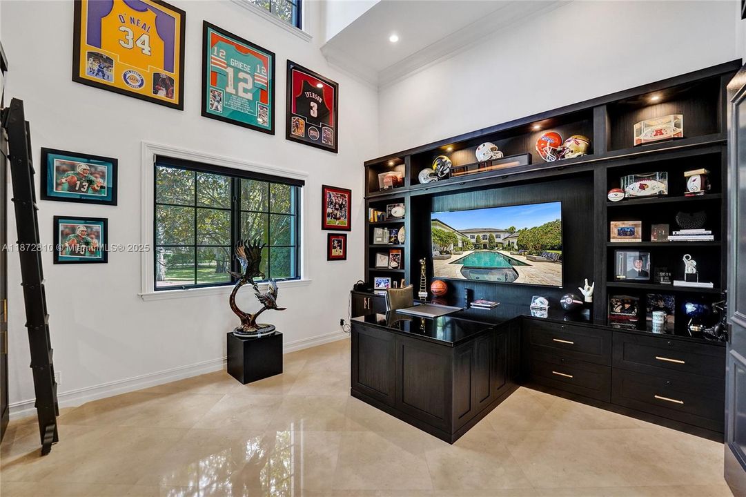 最近售出: $5,995,000 (7 贝兹, 4 浴室, 7302 平方英尺)