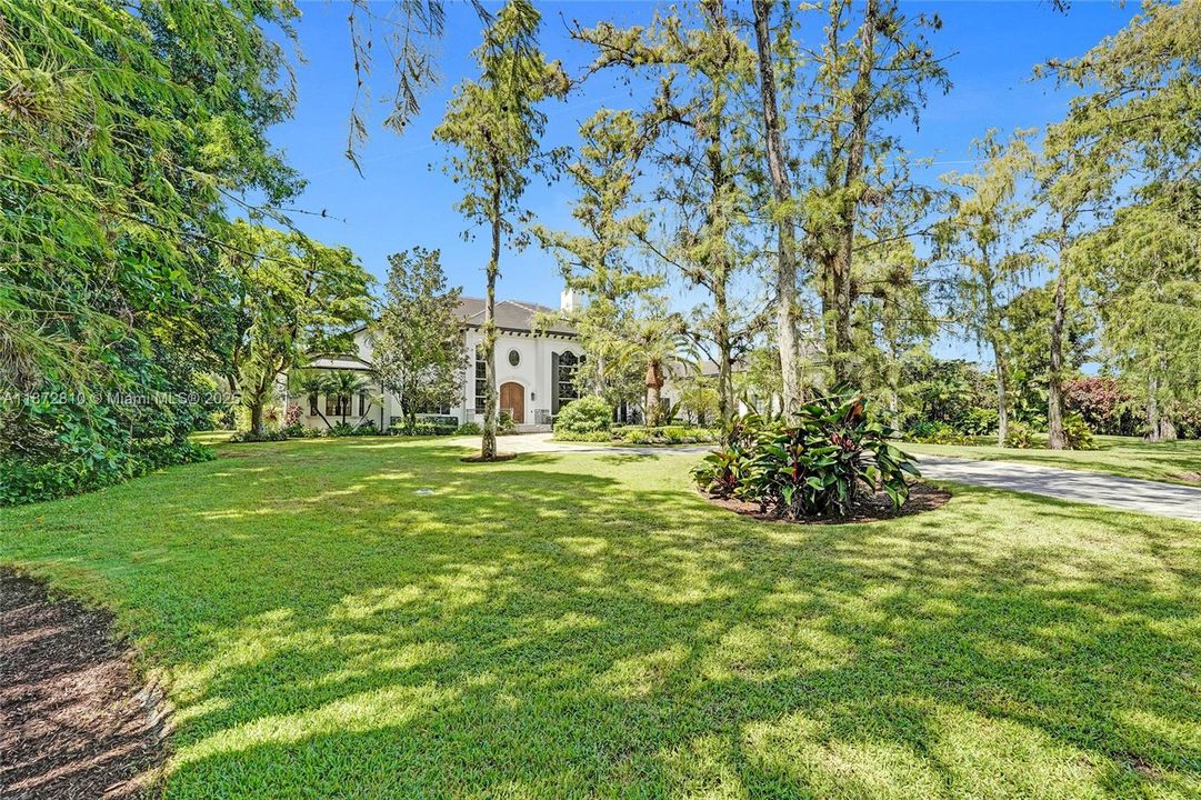 最近售出: $5,995,000 (7 贝兹, 4 浴室, 7302 平方英尺)