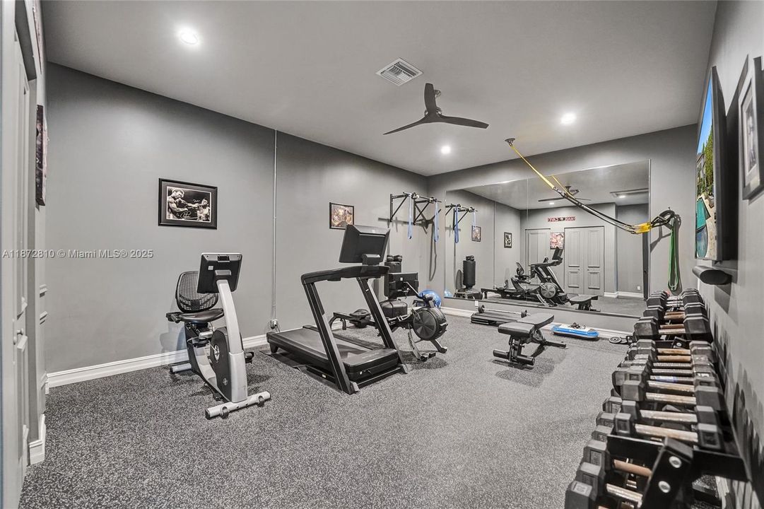 最近售出: $5,995,000 (7 贝兹, 4 浴室, 7302 平方英尺)