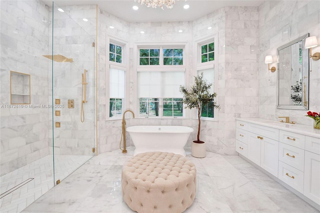 最近售出: $5,995,000 (7 贝兹, 4 浴室, 7302 平方英尺)