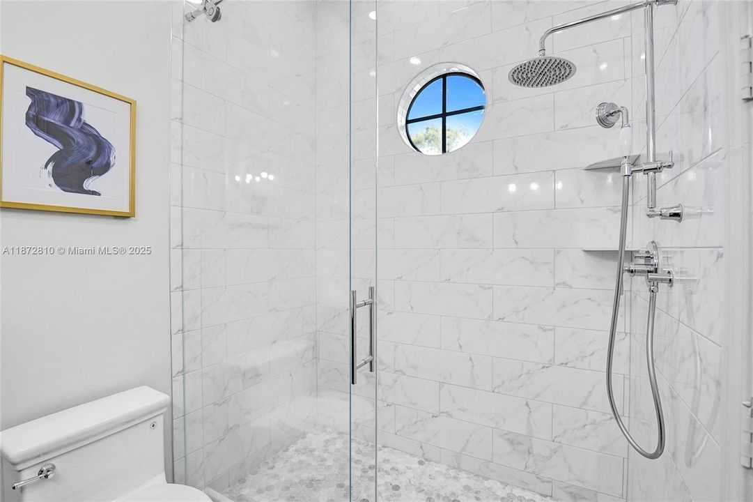 最近售出: $5,995,000 (7 贝兹, 4 浴室, 7302 平方英尺)