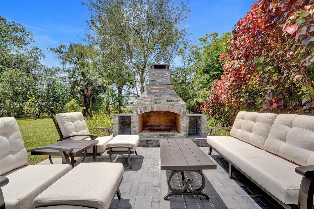 最近售出: $5,995,000 (7 贝兹, 4 浴室, 7302 平方英尺)