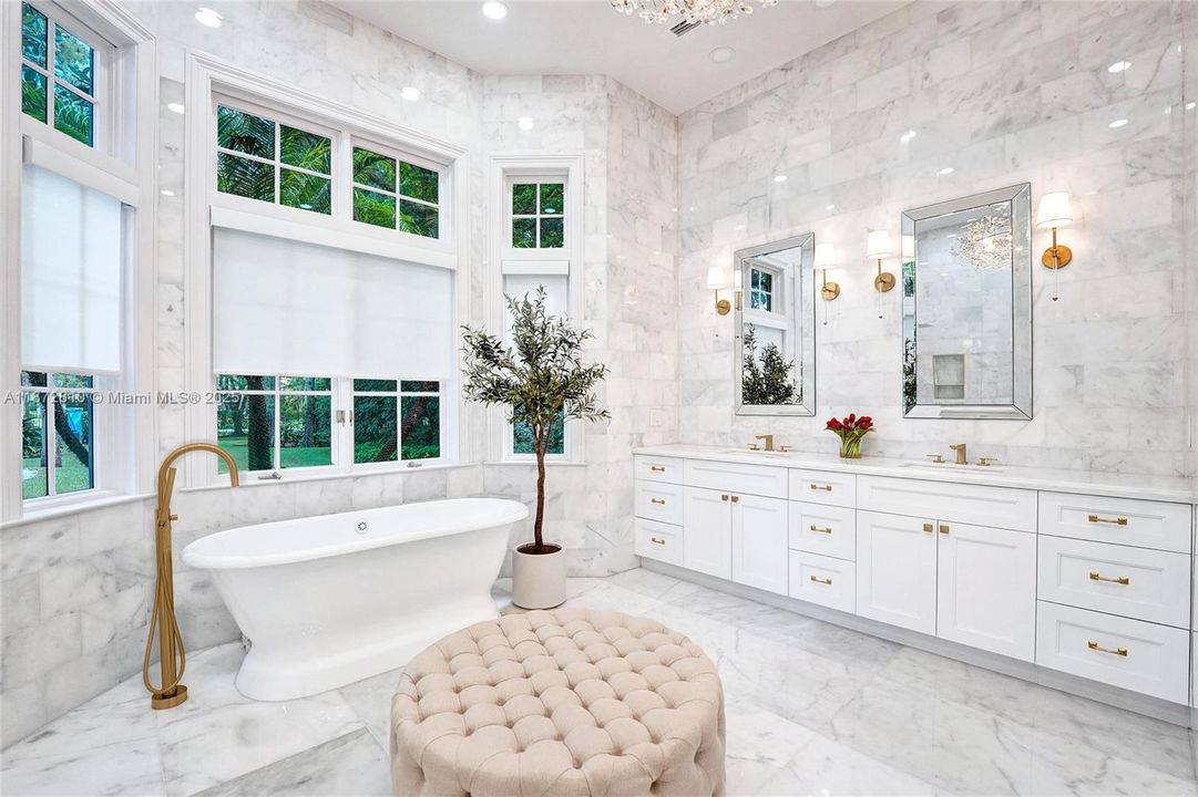 最近售出: $5,995,000 (7 贝兹, 4 浴室, 7302 平方英尺)