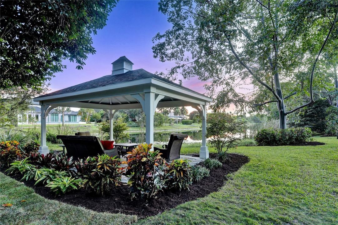 最近售出: $5,995,000 (7 贝兹, 4 浴室, 7302 平方英尺)