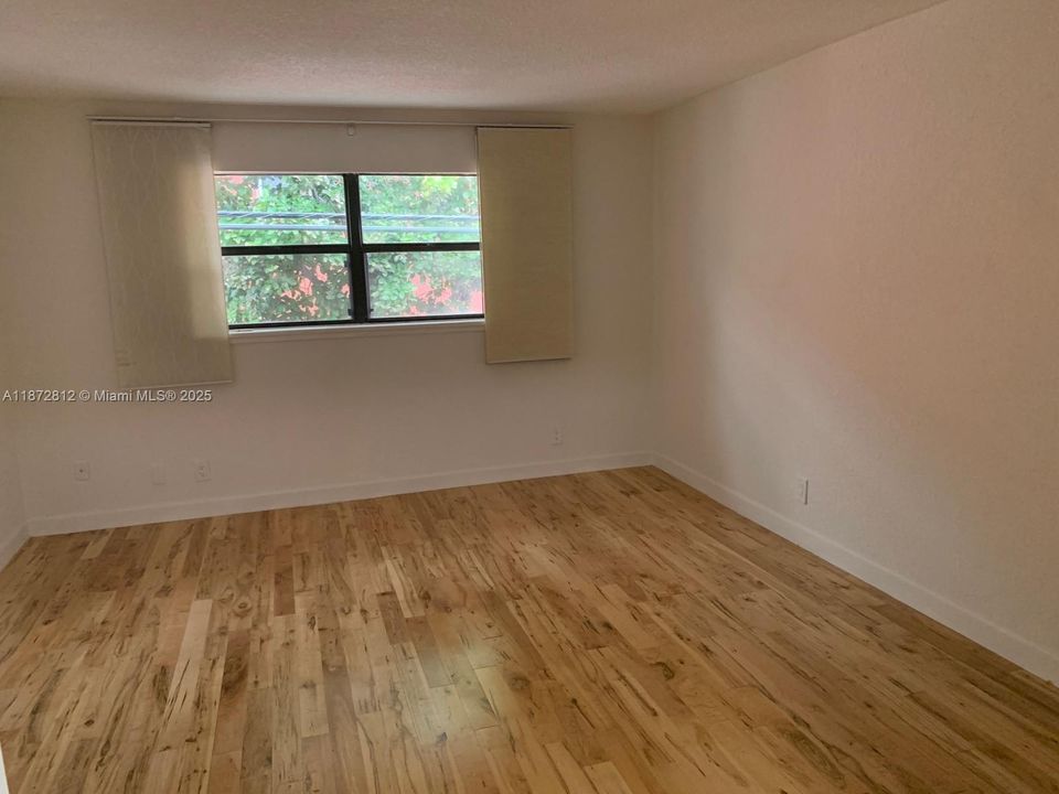 最近租的: $1,750 (1 贝兹, 1 浴室, 840 平方英尺)