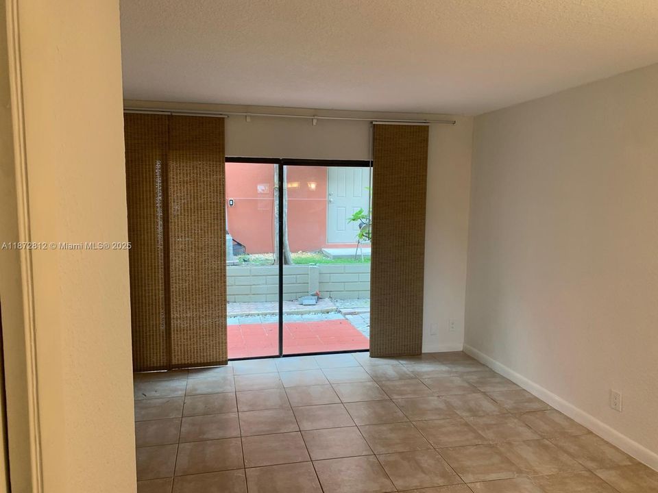 最近租的: $1,750 (1 贝兹, 1 浴室, 840 平方英尺)