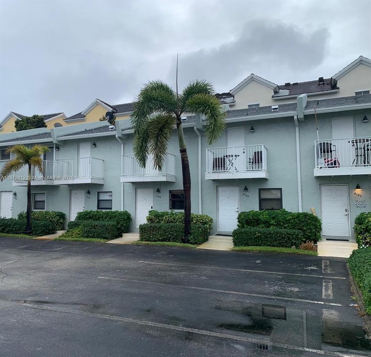 最近租的: $1,750 (1 贝兹, 1 浴室, 840 平方英尺)