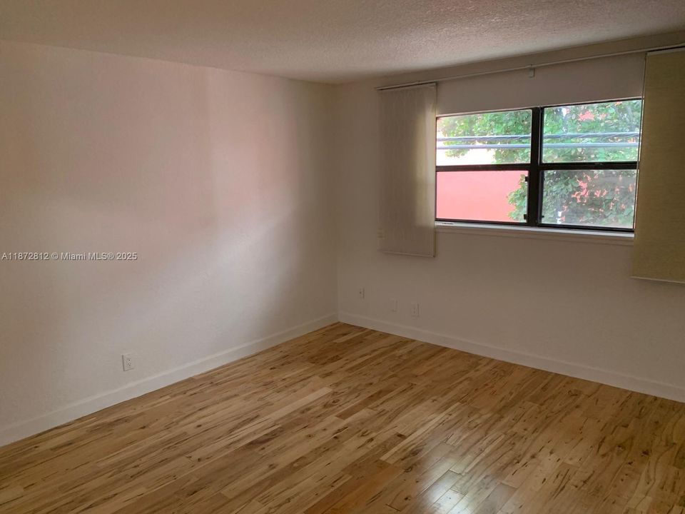 最近租的: $1,750 (1 贝兹, 1 浴室, 840 平方英尺)