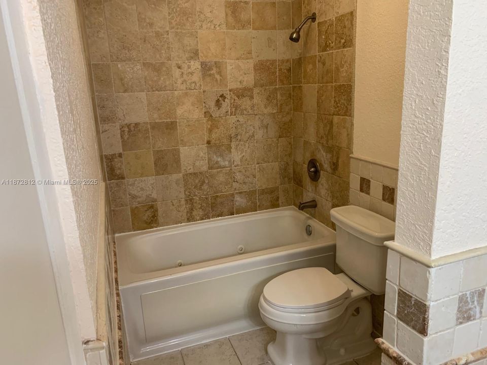 最近租的: $1,750 (1 贝兹, 1 浴室, 840 平方英尺)