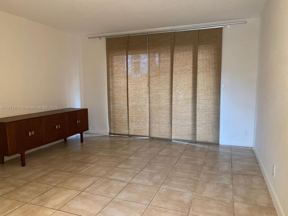 最近租的: $1,750 (1 贝兹, 1 浴室, 840 平方英尺)