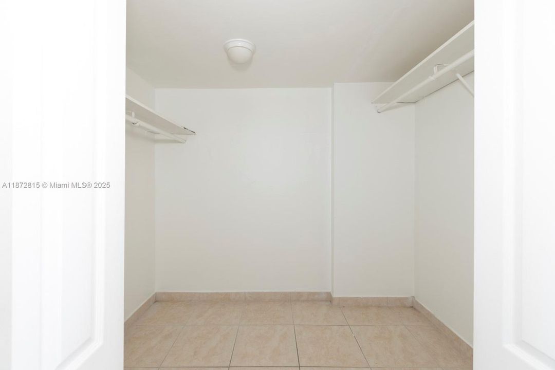 For Sale: $215,000 (2 beds, 2 baths, 1112 Square Feet)