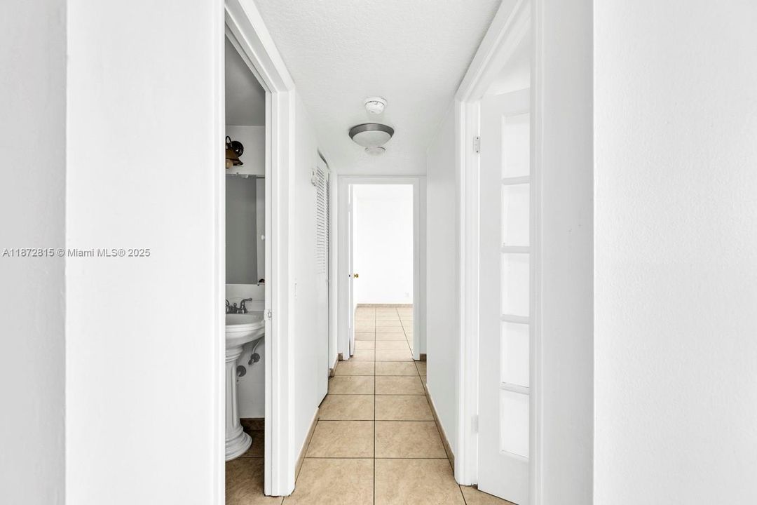 For Sale: $215,000 (2 beds, 2 baths, 1112 Square Feet)