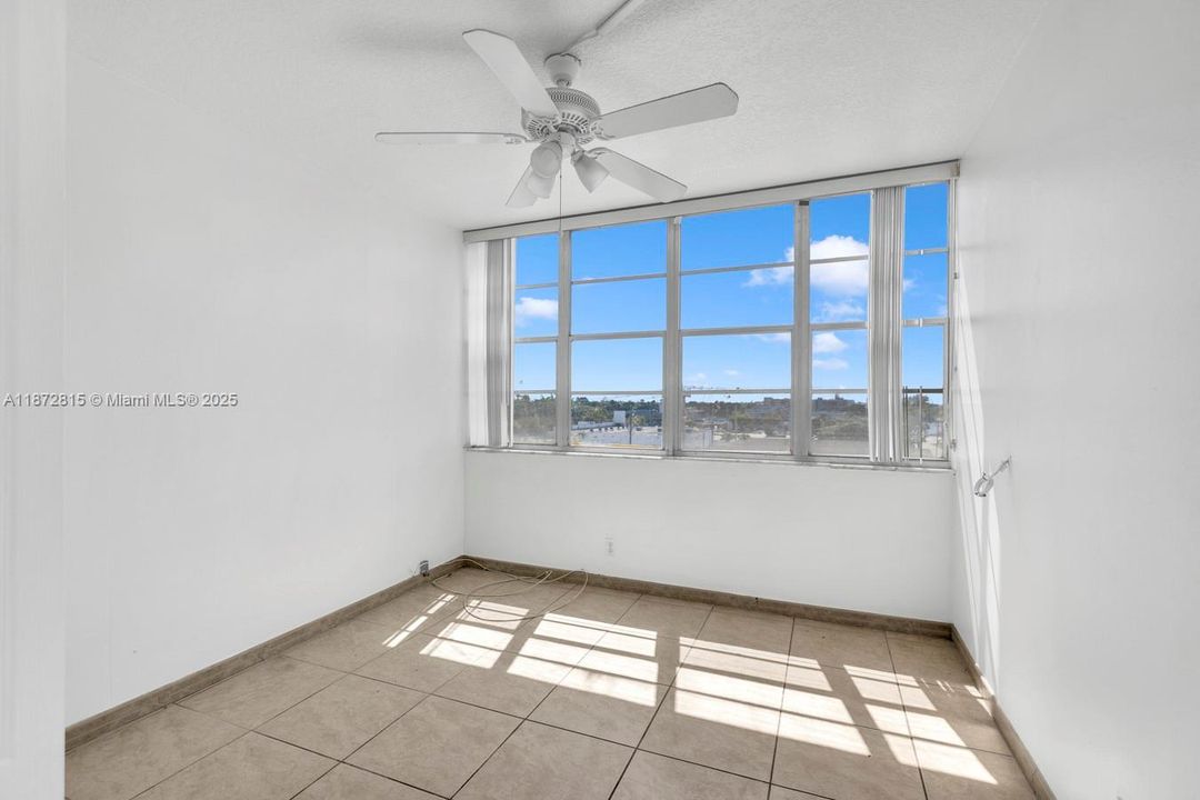 For Sale: $215,000 (2 beds, 2 baths, 1112 Square Feet)