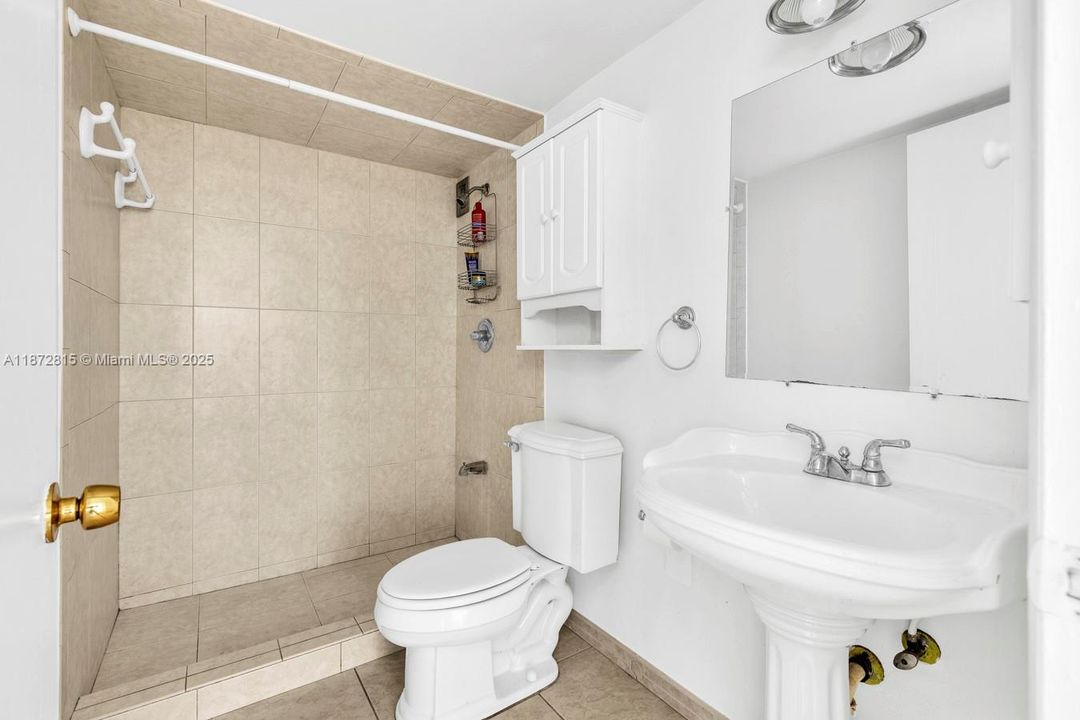 For Sale: $215,000 (2 beds, 2 baths, 1112 Square Feet)