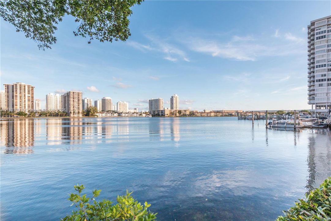 待售: $215,000 (2 贝兹, 2 浴室, 1300 平方英尺)