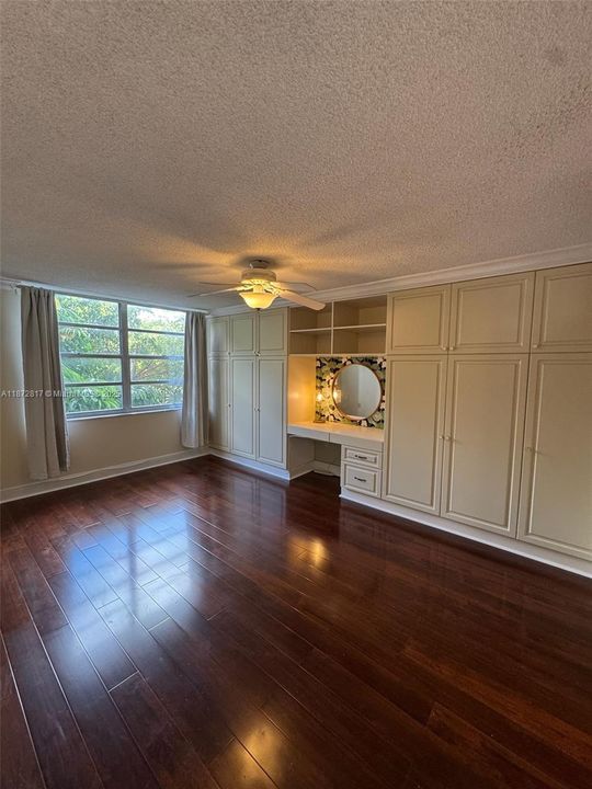 待售: $215,000 (2 贝兹, 2 浴室, 1300 平方英尺)