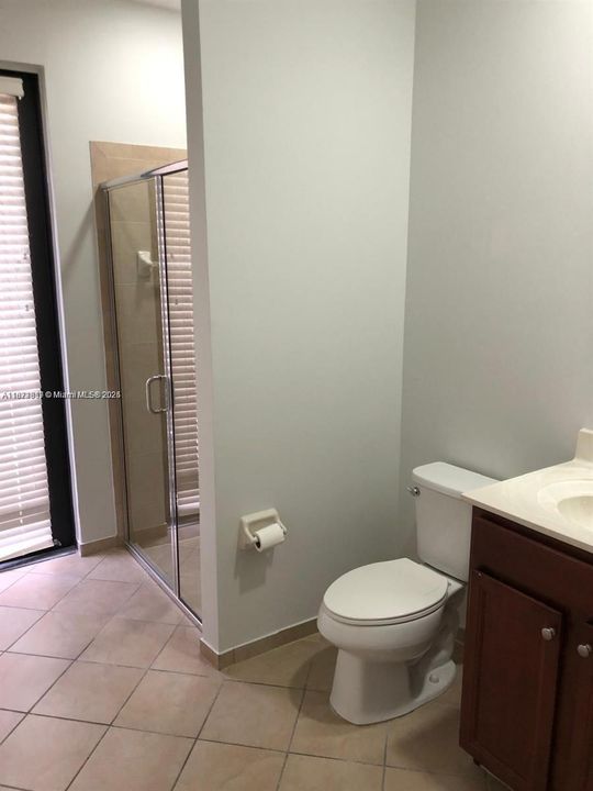 Activo con contrato: $3,400 (5 camas, 3 baños, 2924 Pies cuadrados)