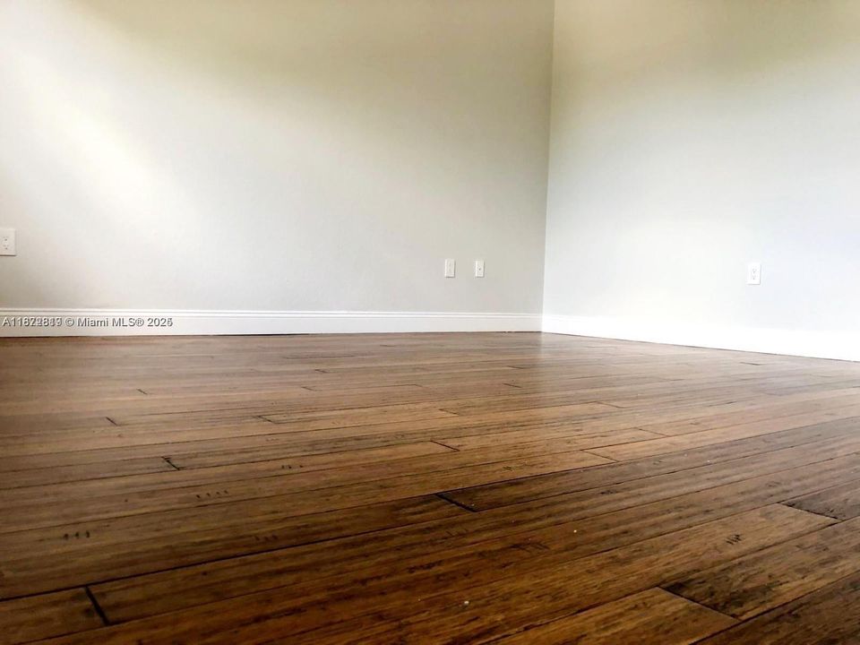 Activo con contrato: $3,400 (5 camas, 3 baños, 2924 Pies cuadrados)