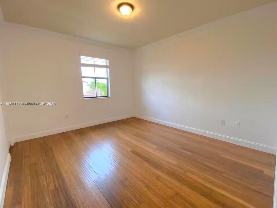 Activo con contrato: $3,400 (5 camas, 3 baños, 2924 Pies cuadrados)