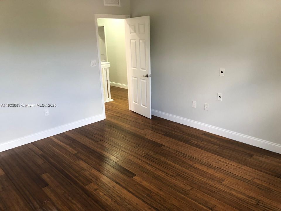 Activo con contrato: $3,400 (5 camas, 3 baños, 2924 Pies cuadrados)