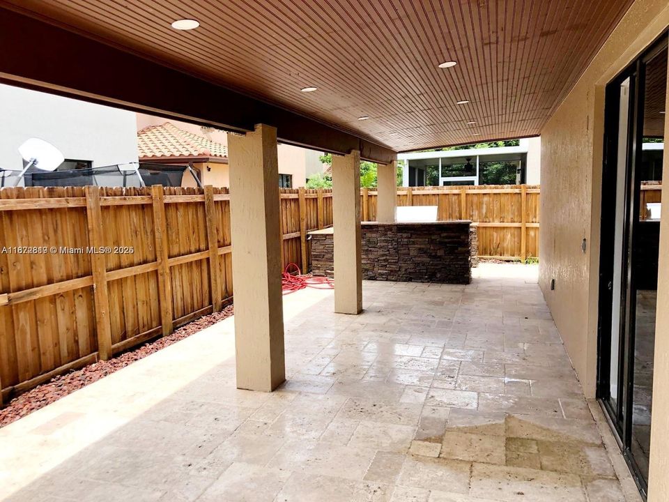 Activo con contrato: $3,400 (5 camas, 3 baños, 2924 Pies cuadrados)