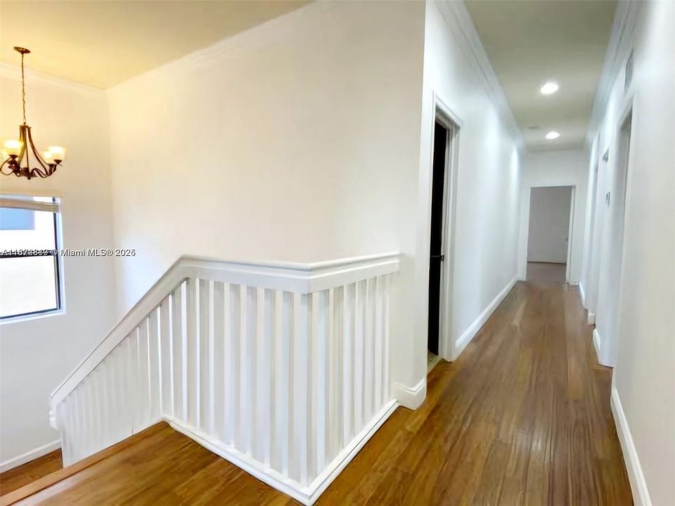 Activo con contrato: $3,400 (5 camas, 3 baños, 2924 Pies cuadrados)