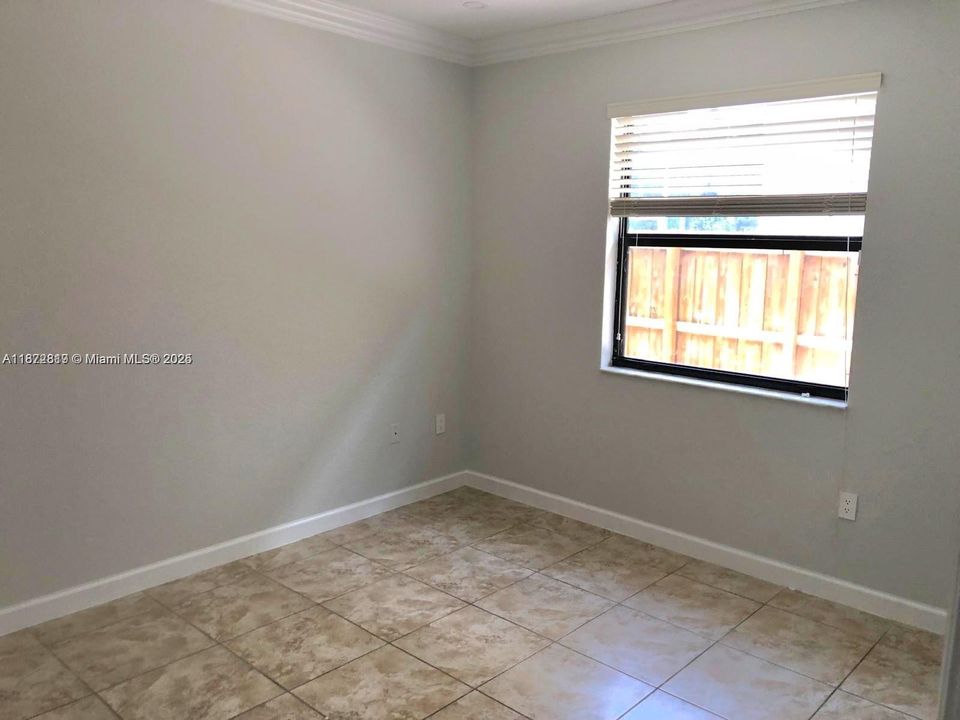 Activo con contrato: $3,400 (5 camas, 3 baños, 2924 Pies cuadrados)