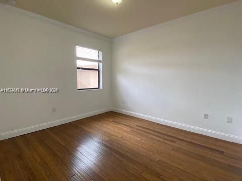 Activo con contrato: $3,400 (5 camas, 3 baños, 2924 Pies cuadrados)