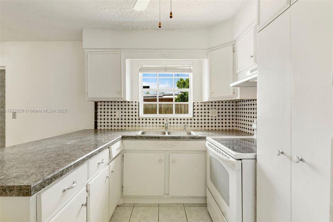 Activo con contrato: $388,000 (2 camas, 2 baños, 1197 Pies cuadrados)