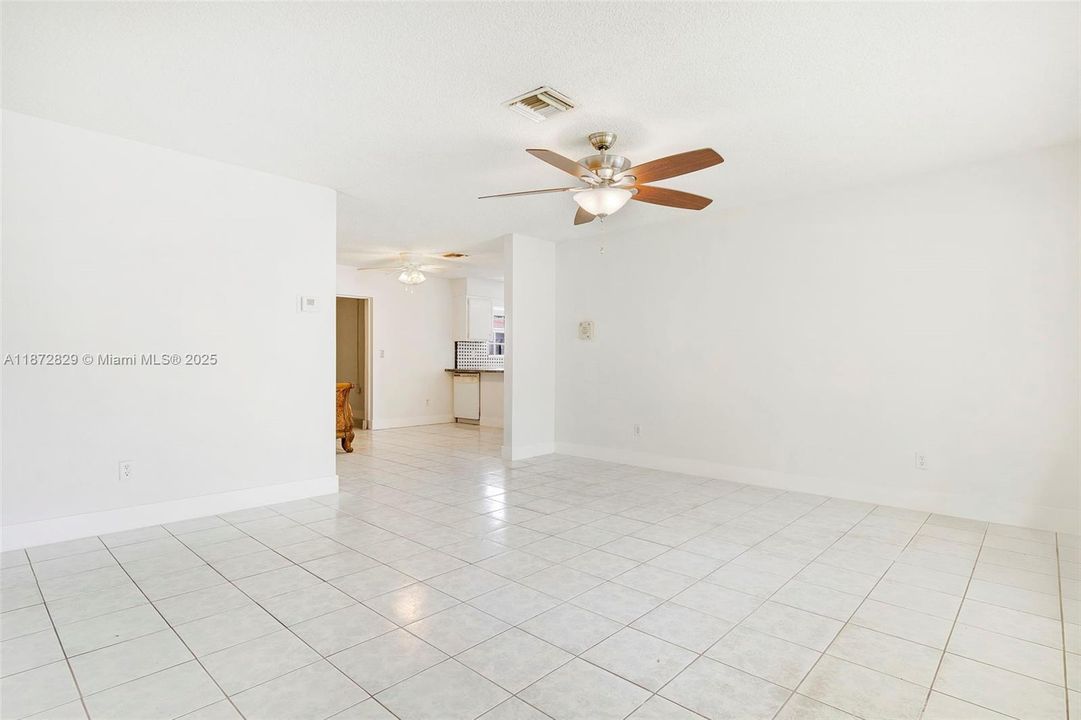 Activo con contrato: $388,000 (2 camas, 2 baños, 1197 Pies cuadrados)