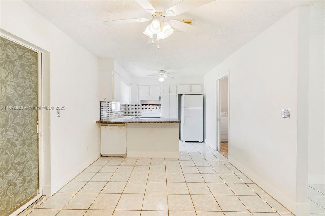 Activo con contrato: $388,000 (2 camas, 2 baños, 1197 Pies cuadrados)