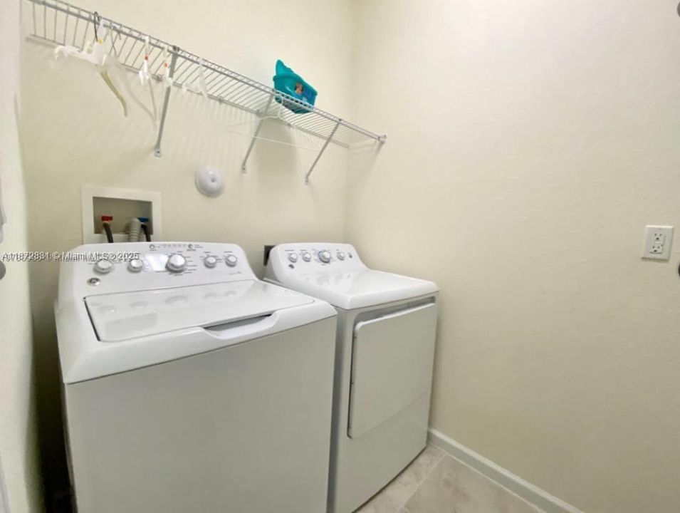 Recently Rented: $3,420 (5 beds, 3 baths, 2894 Square Feet)