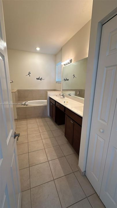 Recently Rented: $3,420 (5 beds, 3 baths, 2894 Square Feet)