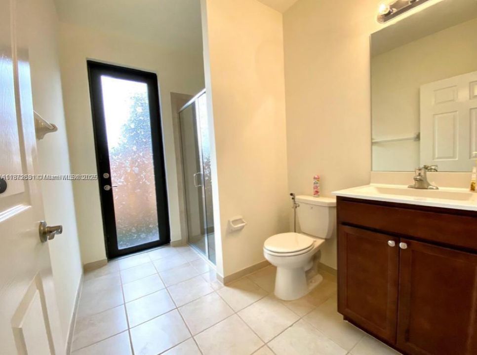 Recently Rented: $3,420 (5 beds, 3 baths, 2894 Square Feet)