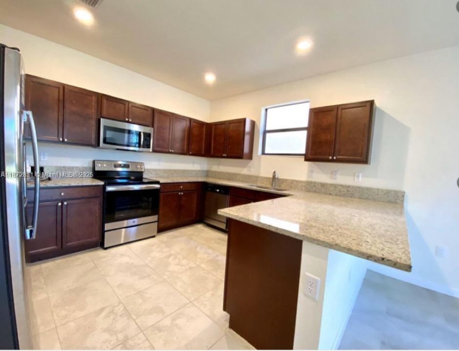 Recently Rented: $3,420 (5 beds, 3 baths, 2894 Square Feet)