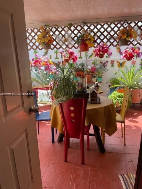 For Rent: $1,150 (1 beds, 1 baths, 1719 Square Feet)