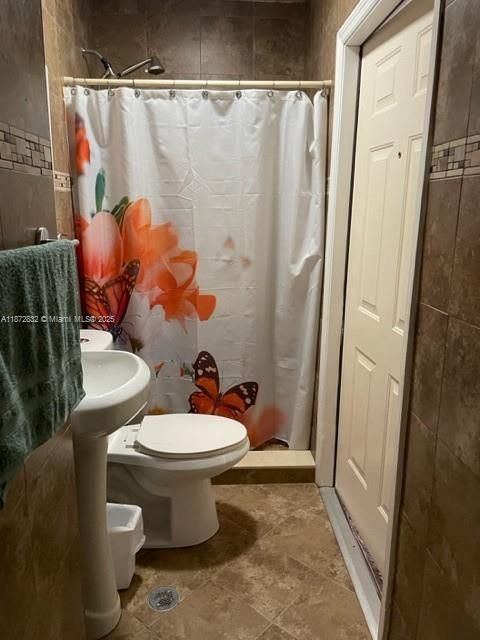 For Rent: $1,150 (1 beds, 1 baths, 1719 Square Feet)