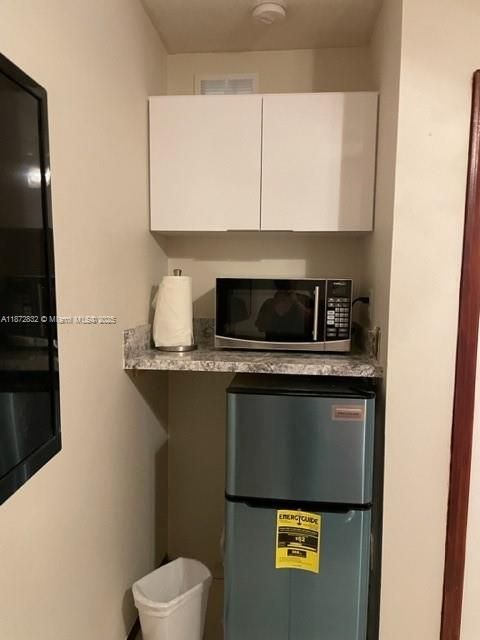For Rent: $1,150 (1 beds, 1 baths, 1719 Square Feet)