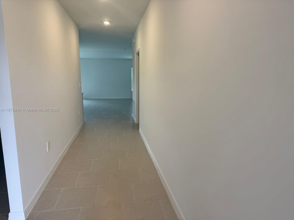 Недавно арендовано: $2,400 (4 спален, 2 ванн, 1824 Квадратных фут)