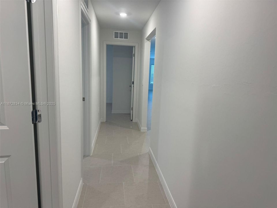 Недавно арендовано: $2,400 (4 спален, 2 ванн, 1824 Квадратных фут)