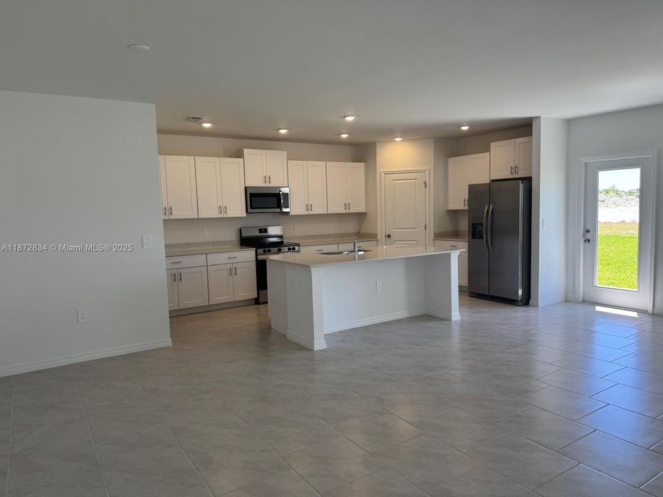 Недавно арендовано: $2,400 (4 спален, 2 ванн, 1824 Квадратных фут)