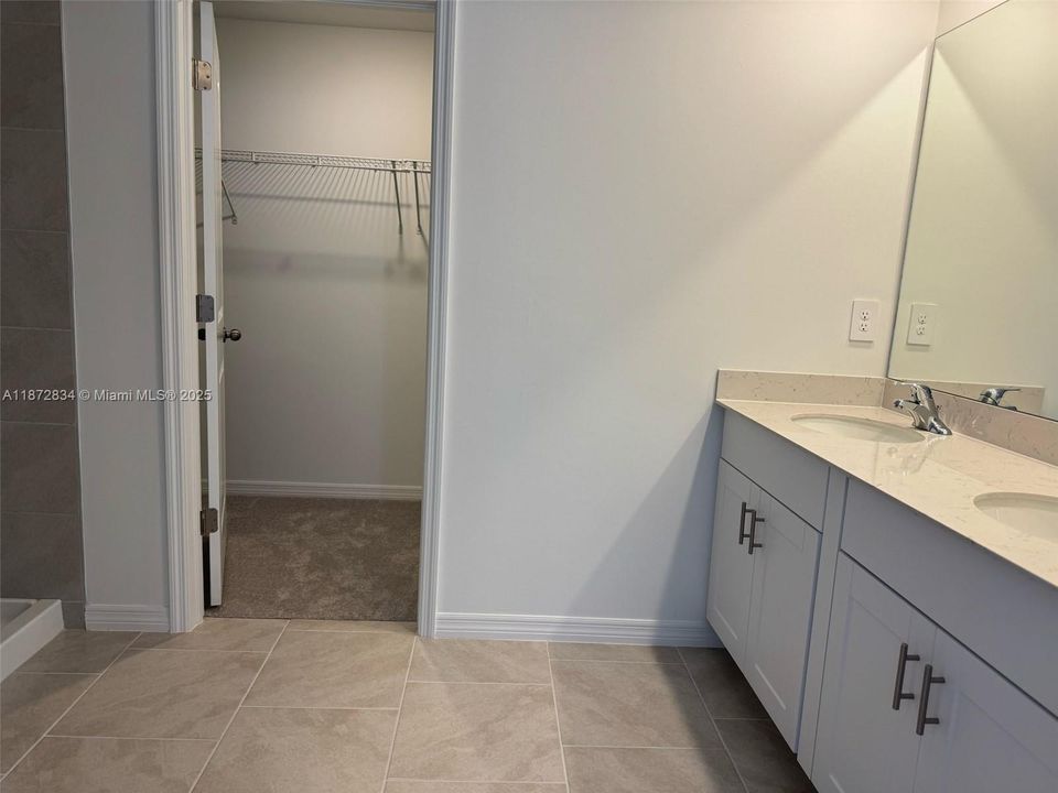 Недавно арендовано: $2,400 (4 спален, 2 ванн, 1824 Квадратных фут)