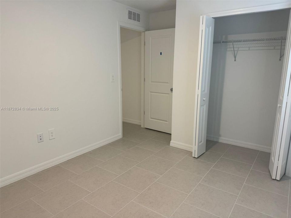 Недавно арендовано: $2,400 (4 спален, 2 ванн, 1824 Квадратных фут)