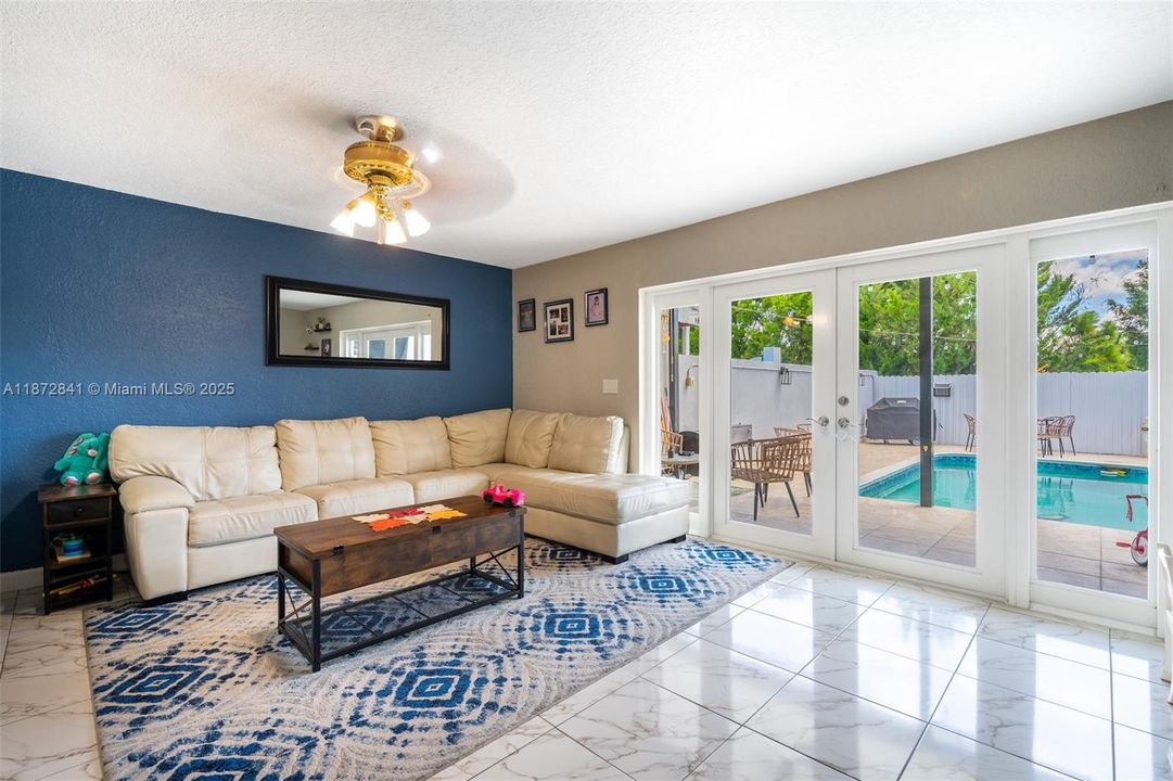 Active With Contract: $499,999 (3 beds, 2 baths, 1606 Square Feet)