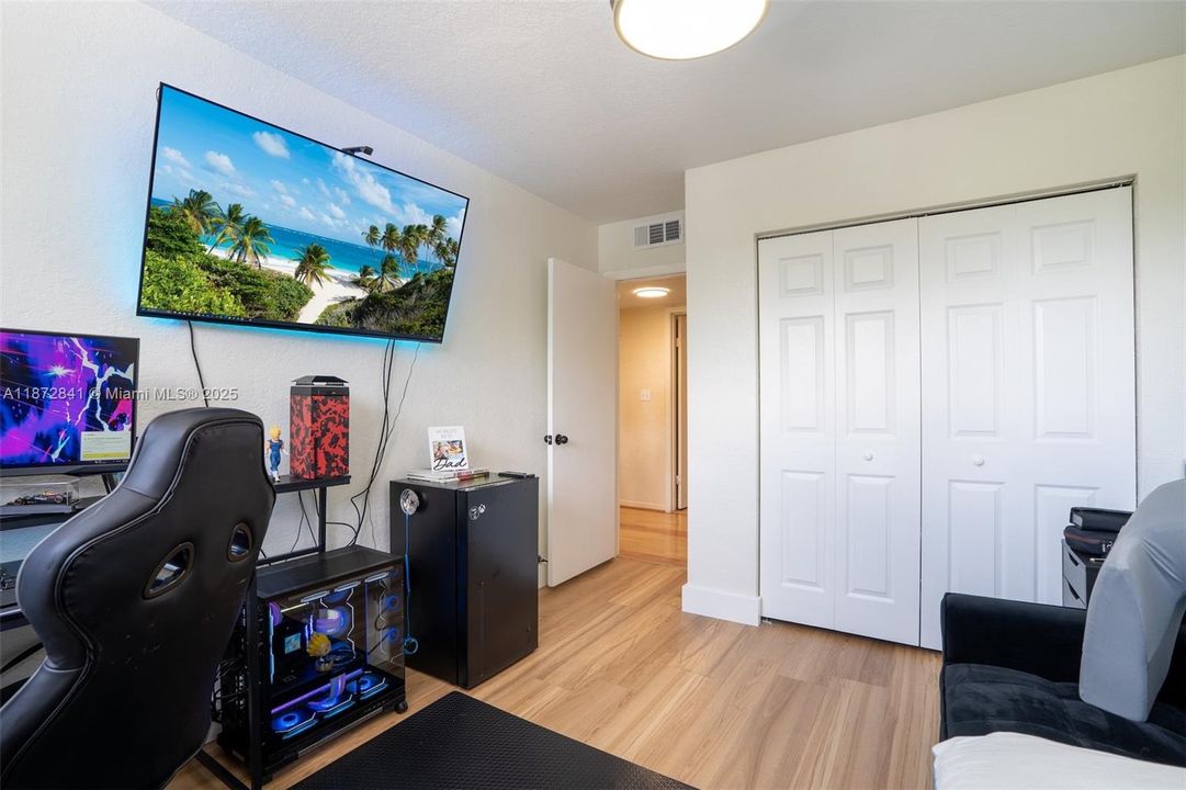 Active With Contract: $499,999 (3 beds, 2 baths, 1606 Square Feet)