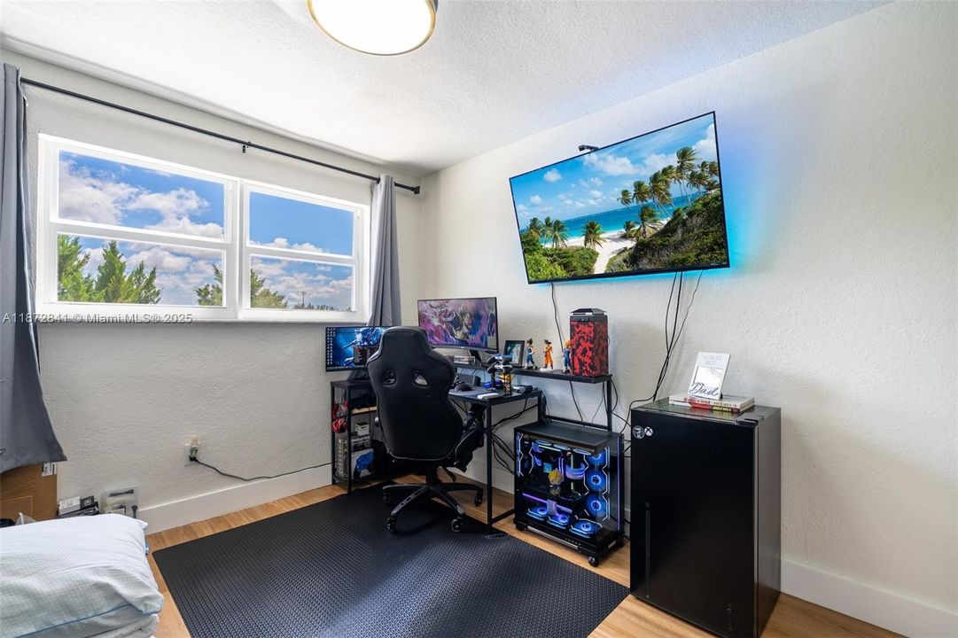 Active With Contract: $499,999 (3 beds, 2 baths, 1606 Square Feet)